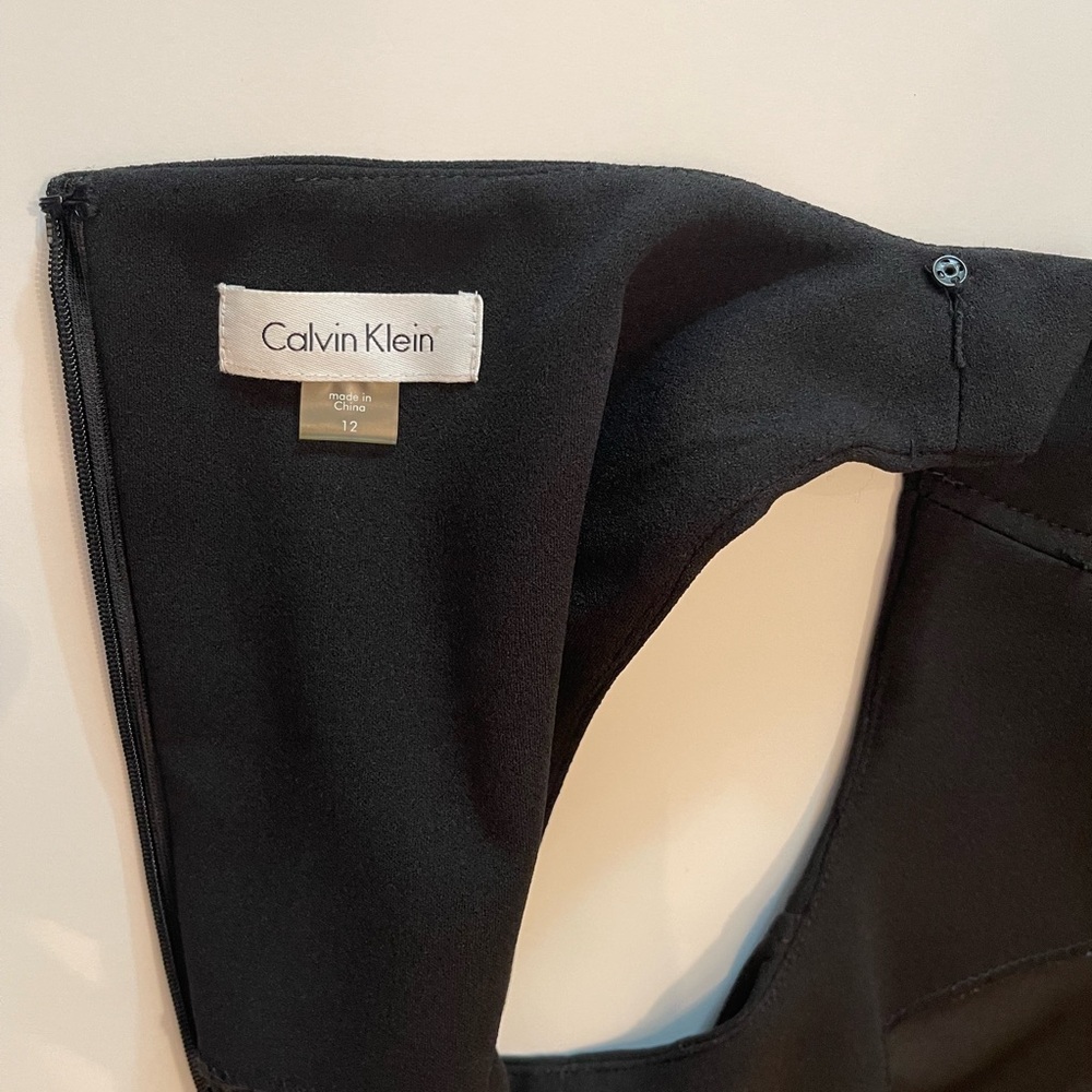 Calvin Klein Black Sleeveless Sheath Bateau Neck Gold Buckle Stretch Dress 12 - Picture 3 of 11